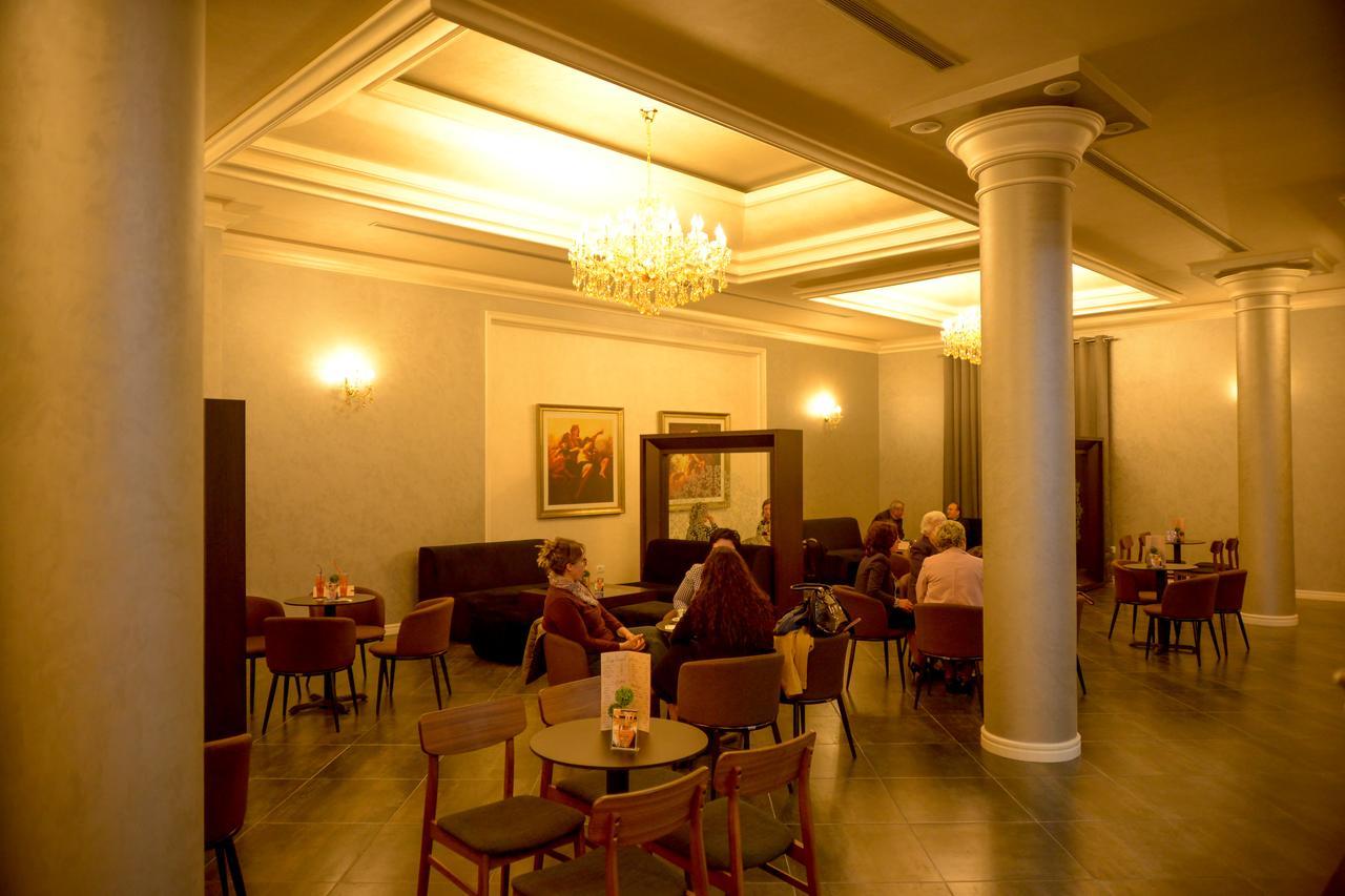 Hotel Vila Imperial Elbasan Exterior photo